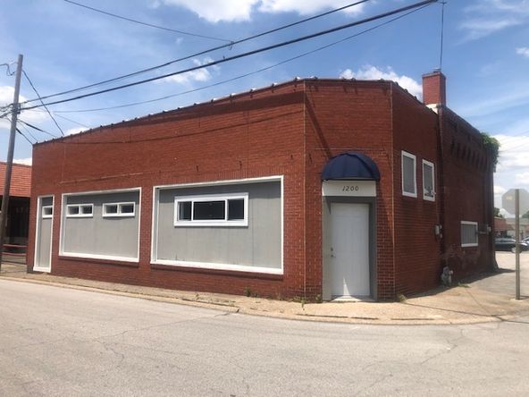 1202 Locust St, Murphysboro, IL 62966